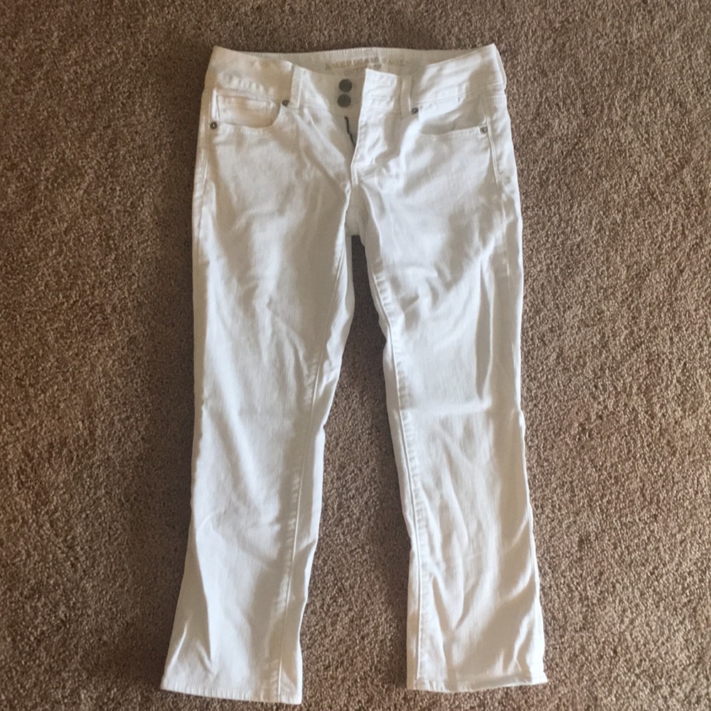 American Eagle white capris